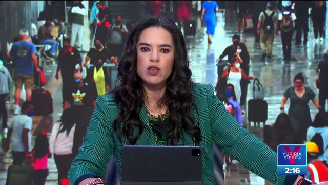 Pasajeros continúan varados tras cancelación de vuelos en el AICM