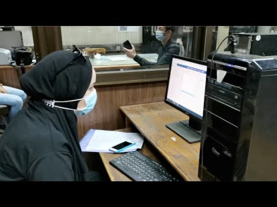 «بونبوني وكمامة وابتسامة».. استقبال مختلف لطلاب...