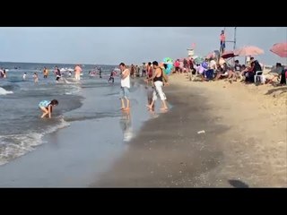 شاطئ جمصة يستقبل آلاف المواطنين يوميا من محافظات مصر