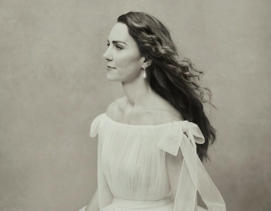 How Kate Middleton Paid Tribute to Princess Diana in Her 40th Birthday Portraits
