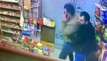 Markete silahlı saldırı! Kepenkleri indiren dükkan sahibi olası bir faciayı önledi