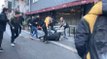 İstanbul’da çorap dolu poşeti çaldığı iddia edilen şüpheliyi dövdüler