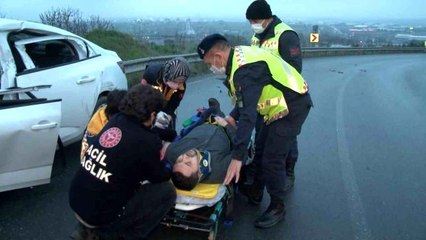 Kaygan yolda duramayan tır otomobile çarptı: 1 kişi yaralandı