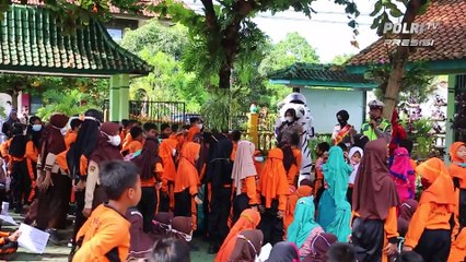 Kapolres Kebumen Dampingi Mruid SDN 5 Panjer yang akan di Vaksin