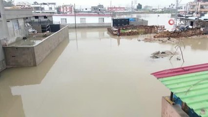 Sağanak yağış mahalleyi sular altında bıraktı