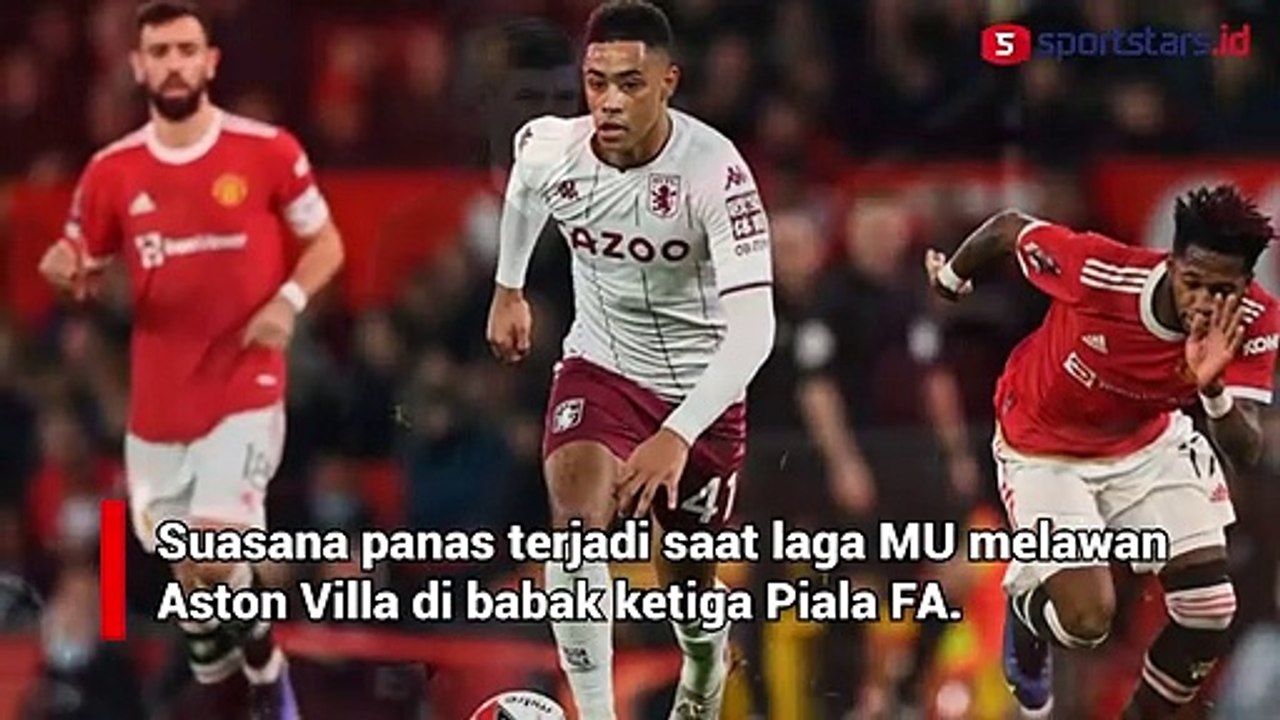 Dihujani Ejekan Fans Man United, Steven Gerrard Tunjukkan Gestur Menantang