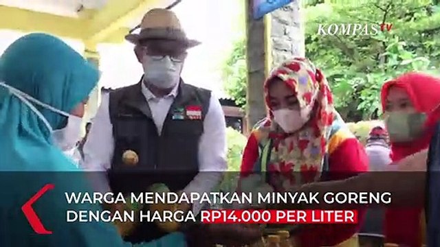 Warga Bekasi Selatan dan Pamulang Ramai-ramai Antre untuk Beli Minyak Goreng Murah
