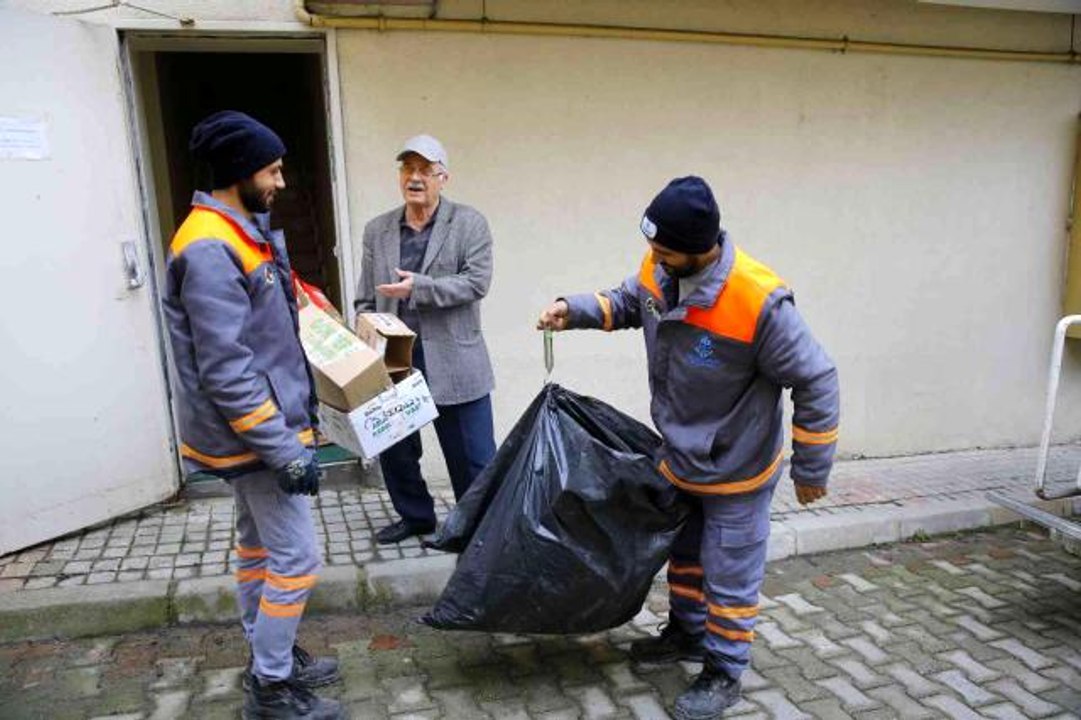 Başakşehirli çevreci 50 ton atığı geri dönüşüme kazandırdı