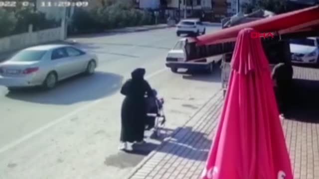 EŞİNİ TAŞIYAN AMBULANSI TAKİP EDERKEN KAZA YAPTI; KIZI DOĞDUKTAN 3 GÜN SONRA ÖLDÜ