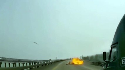 ABD'de helikopter otoyola çakıldı! Pilot hayatını kaybetti