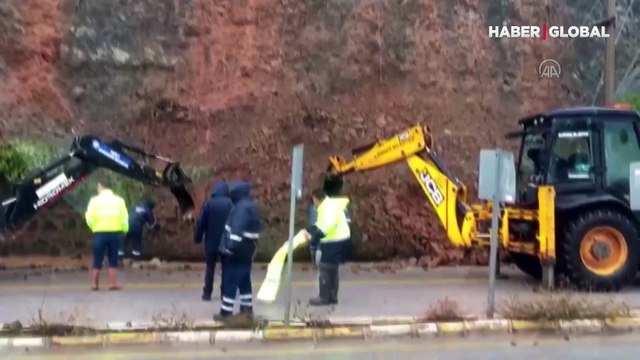 Marmaris-İçmeler kara yolunda heyelan