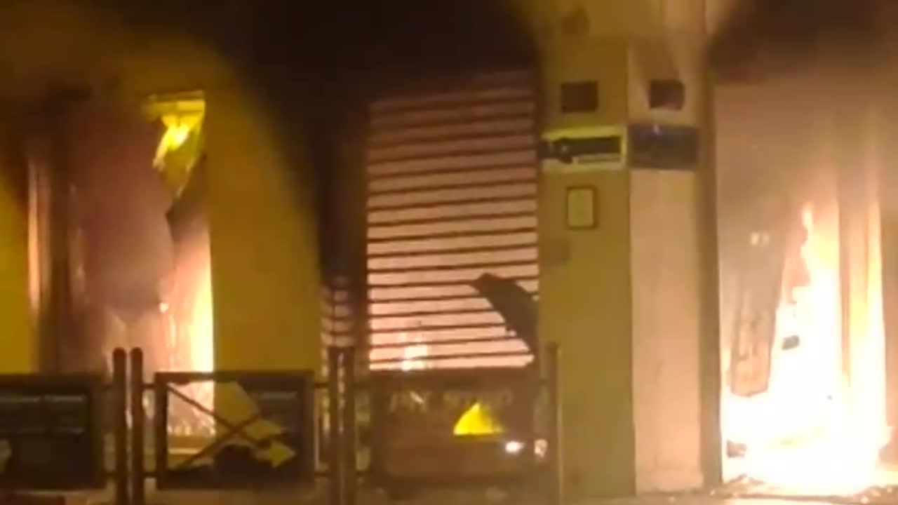 Ancora bombe contro negozi e attivita' nel Fogg...