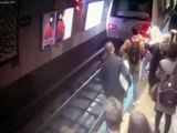 Metronun altına atlayan genç kadının mucize kurtuluşu saniye saniye kaydedildi