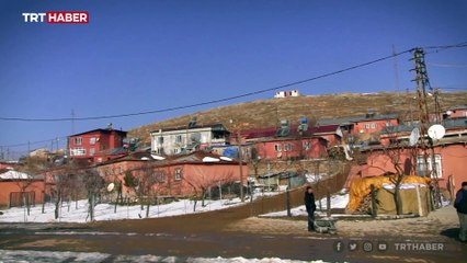 Heyelanda hasar gören köprü köyün merayla bağlantısını kesti