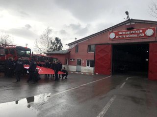 Son dakika haberleri: Meslektaşları, itfaiye erleri için dua etti