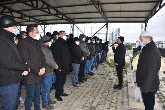 İstanbul'daki göçükte yaşamını yitiren inşaat işçisi defnedildi
