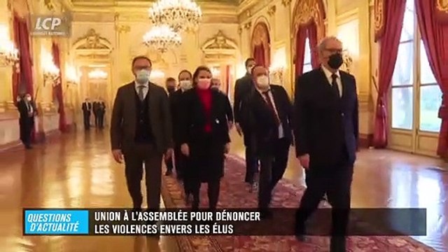 Tous les patrons des groupes politiques à l’Assemblée nationale sont arrivés ensemble dans l’hémicycle derrière Richard Ferrand pour dénoncer à l’unisson la « montée de la haine » à l’encontre des élus - VIDEO