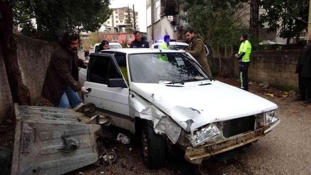 Son dakika haberleri... Dur ihtarına uymadı, polis aracına çarpıp kaçtı