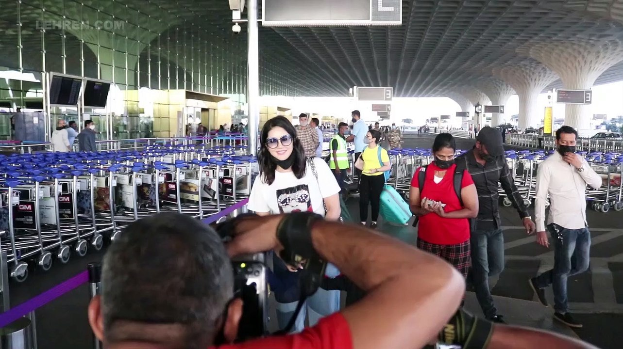 Sunny Leone snapped at Mumbai airport with her kids, Noah & Asher