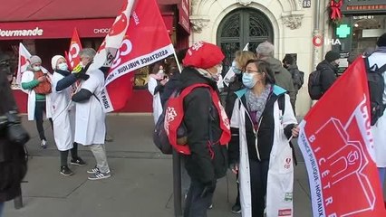 Fransa'da sağlık çalışanları sokağa indi