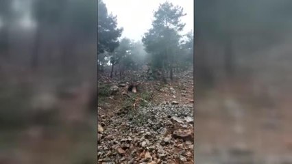 Tek katlı evin kiler bölümünün üzerine kaya parçası düştü