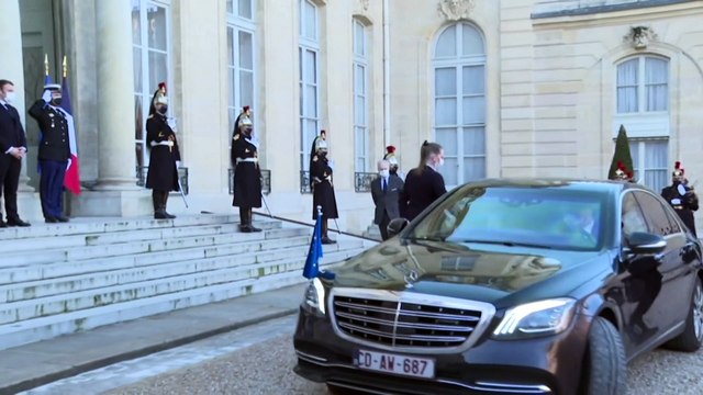 Macron y Michel abogan por impulsar la soberanía comunitaria en defensa y seguridad