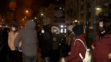 BAŞAKŞEHİR'DE KÖPEĞİ EZEN SÜRÜCÜ EVİNİN ÖNÜNDE PROTESTO EDİLDİ