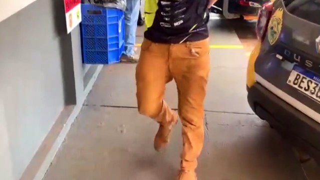 Vídeo: Veja o momento que bandidos são rendidos pela polícia no Bairro Country