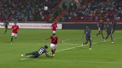 خبير تحكيمي يهاجم بكاري جاساما بعد لقطة ركلة جزاء مصر ضد نيجيريا.. وتأليف كارثي من كيروش