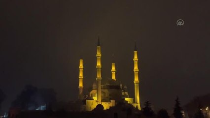 Öğlen başlayan kar yağışı etkisini sürdürüyor
