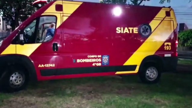 Colisão entre bicicletas na ciclovia da Av. Tancredo Neves deixa adolescente ferida