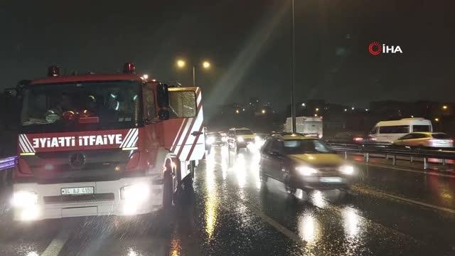 TEM Otoyolu'nda kamyon önündeki araca çarptı, 1 yaralı