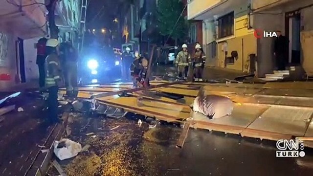 Fırtına çatıları uçurdu, ağaçları devirdi