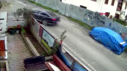 ESENYURT'TA PLAKASINDA "MUTLUYUZ" YAZAN OTOMOBİLLE GELDİ, DEHŞETİ YAŞATTI