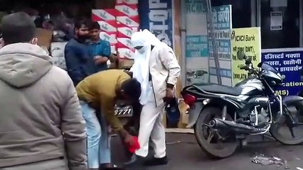 வா வந்து Pant ஐ துடைச்சிட்டு போ.. நடுரோட்டில் பெண் டிராஃபிக் போலீஸ் அட்டூழியம்.. வீடியோவால் பரபரப்பு