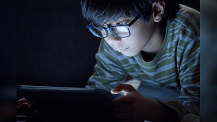 What do experts say about the recommended screen time for children?