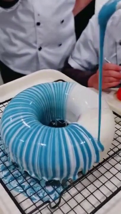 So satisfying: Cake decoration yummy
