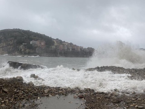 Karadeniz'de dev dalgalar oluştu