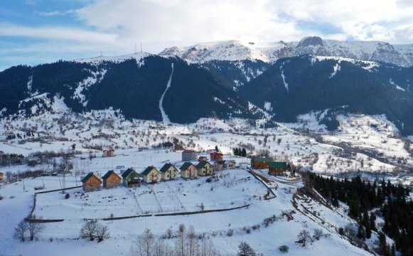 Sakin şehir Şavşat beyaz örtüsüyle doğaseverleri ağırlıyor