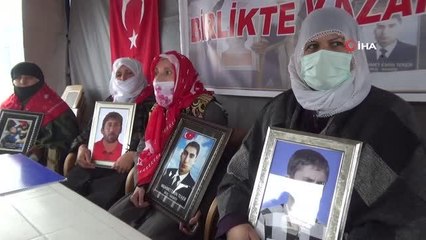 Muş'ta annelerin 'evlat nöbeti' sürüyor