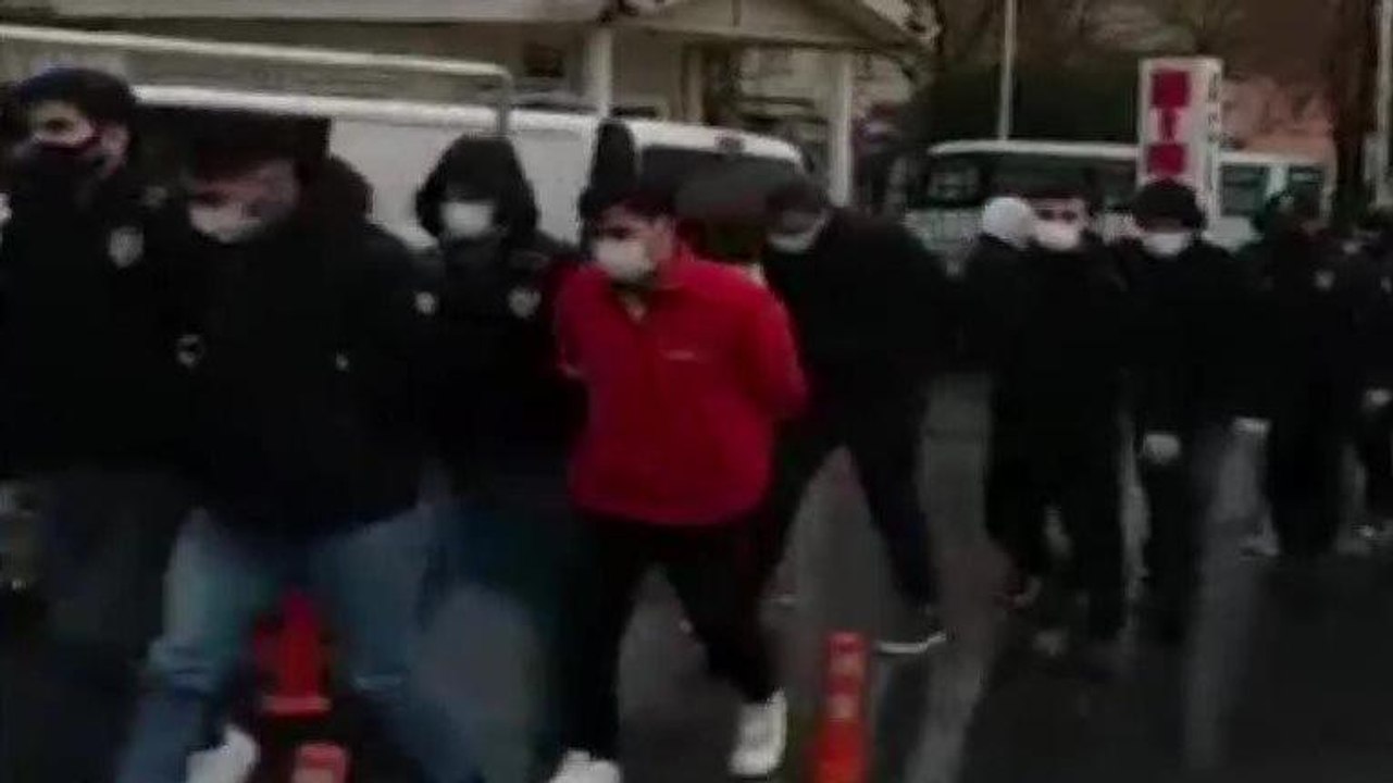 Kendilerini polis olarak tanıtıp dehşeti yaşatmışlardı! Yakalandılar