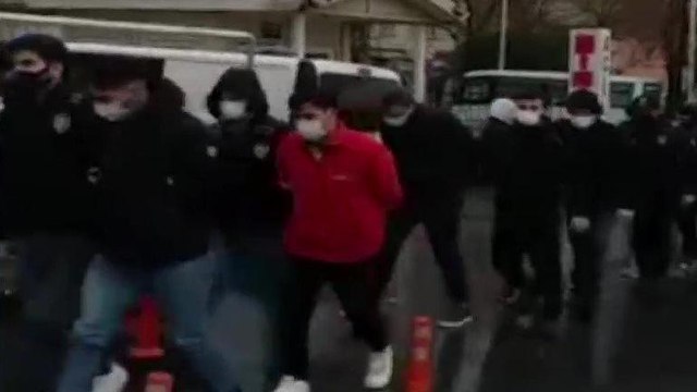 Kendilerini polis olarak tanıtıp dehşeti yaşatmışlardı! Yakalandılar