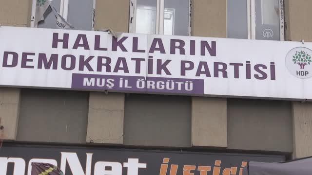 Çocukları PKK'lı teröristlerce kaçırılan aileler HDP önündeki eylemini sürdürdü