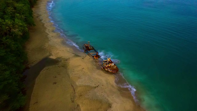 'Mesmerizing timelapse of ship aground in Costa Rica filmed during sunset'