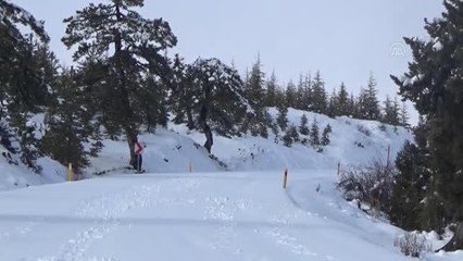 Yüksek kesimler kar yağışıyla beyaza büründü