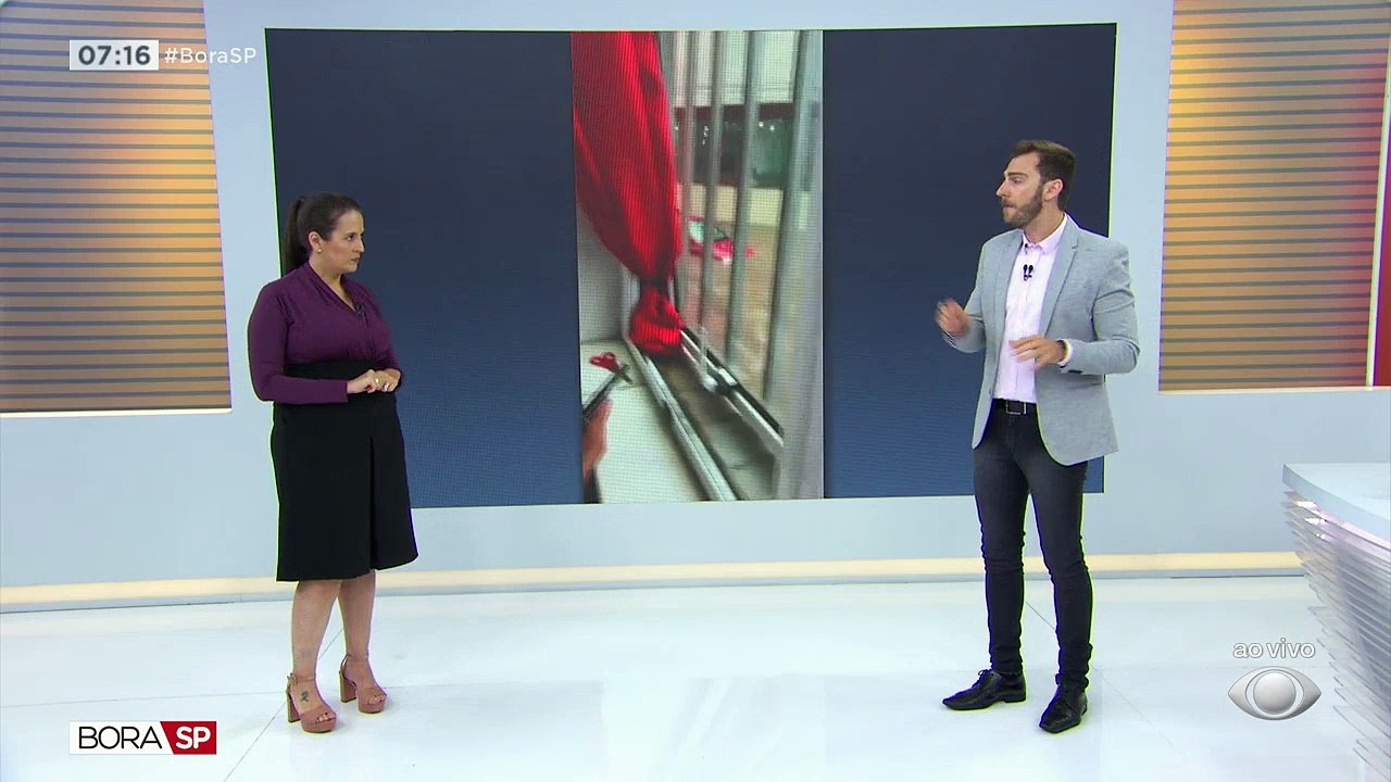 A chuva causou estragos na região metropolitana de São Paulo. Rios transbordaram, ruas ficaram alagadas e pessoas ilhadas.