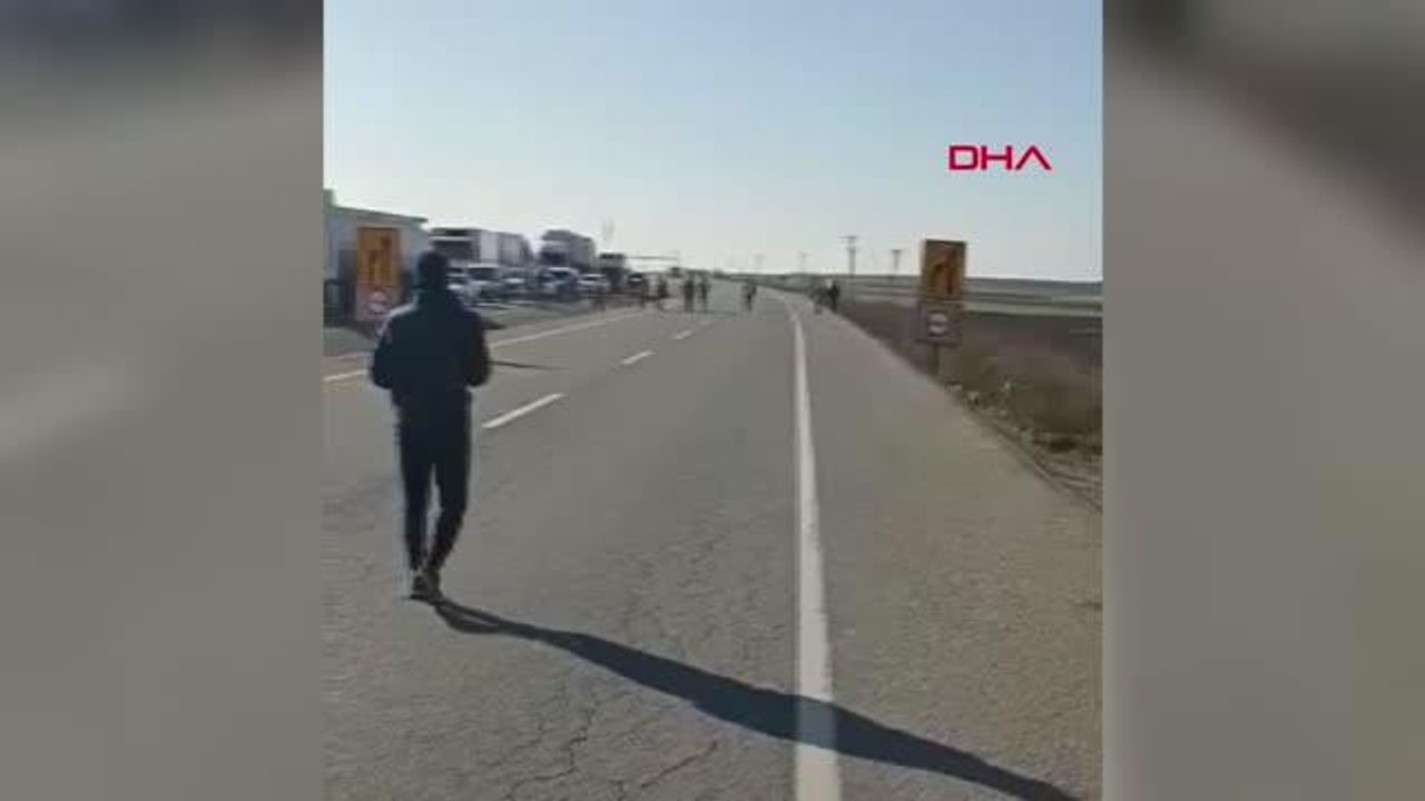 KÖYLÜLERİN 'ARAZİ' EYLEMİNE TAZYİKLİ SUYLA MÜDAHALE