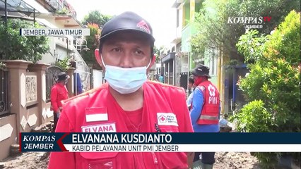 Tim Wash PMI Normalisasi Sumur yang Tercemar Banjir Bandang