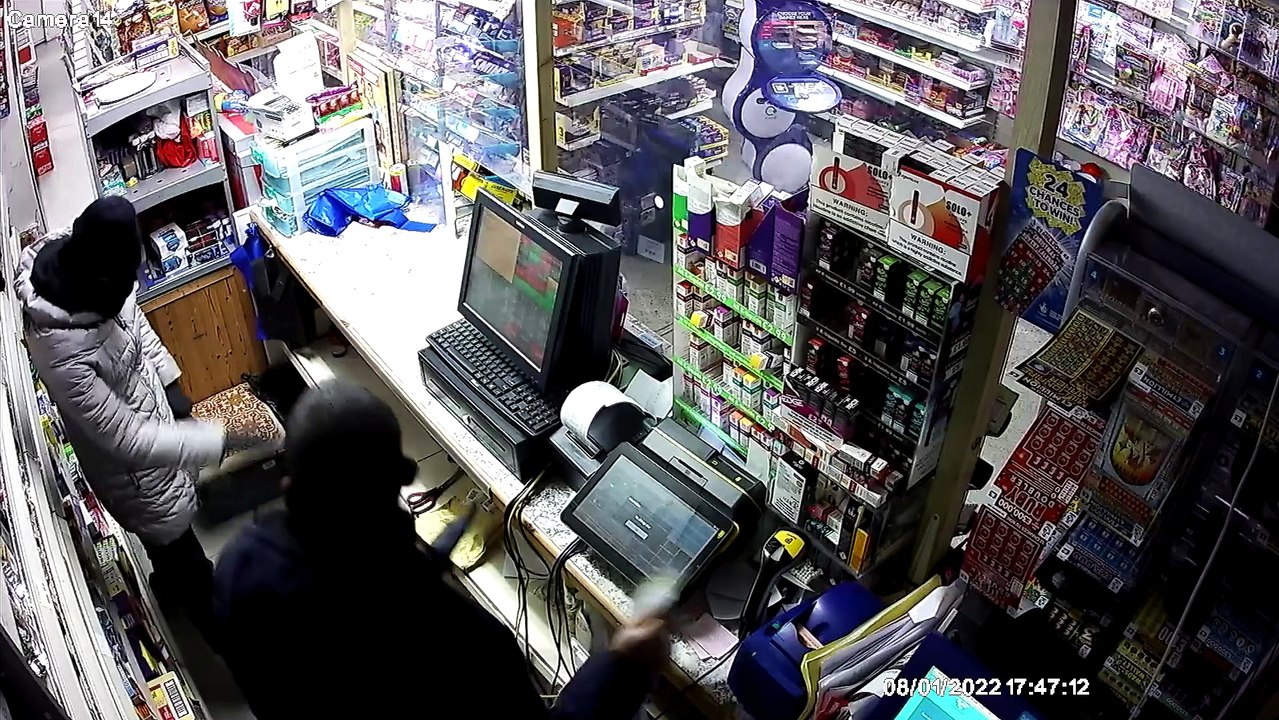 Robber threatens shop worker with knife