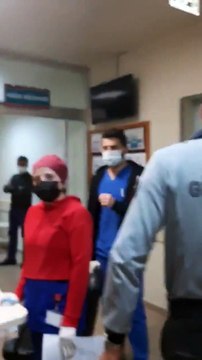 Maskesiz çekim yapan yapan kadın ikna olmadı, doktor beyaz kod verdi